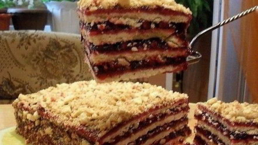 Рецепт простого тортика с брусничным вареньем