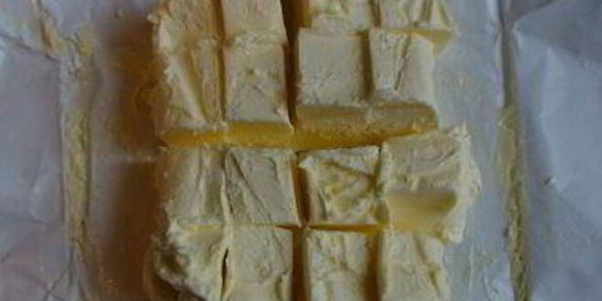 Рецепт шоколадного сливового варенья с орехами