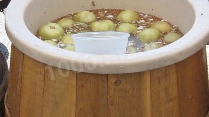 Рецепт бочковых зеленых помидоров с огурцами