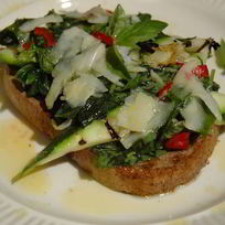 Брускетта из цукини со шпинатом