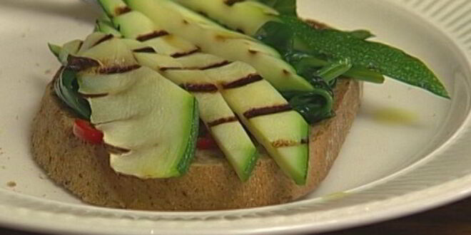 Рецепт брускетты из цукини со шпинатом