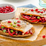 Рецепт Брускетты на черном хлебе с сельдью терияки и свеклой