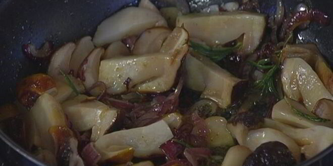 Рецепт брускетты с белыми грибами, чили и розмарином