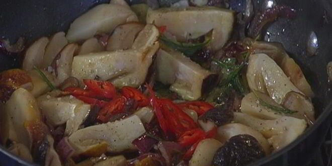 Рецепт брускетты с белыми грибами, чили и розмарином