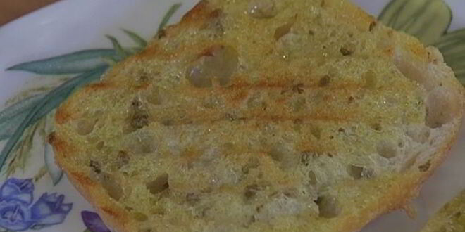 Рецепт брускетты с белыми грибами, чили и розмарином