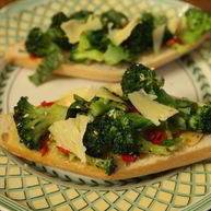Рецепт Брускетты с брокколи, чили и чесноком