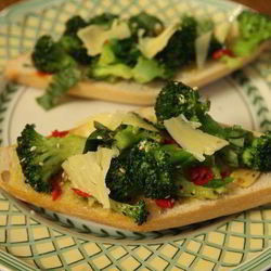 Рецепт Брускетты с брокколи, чили и чесноком