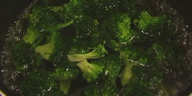 Рецепт брускетты с брокколи, чили и чесноком