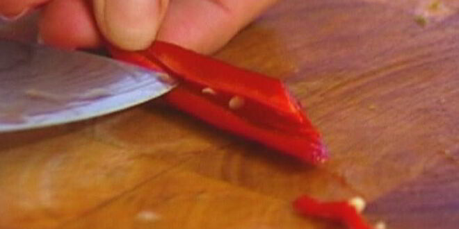 Рецепт брускетты с брокколи, чили и чесноком