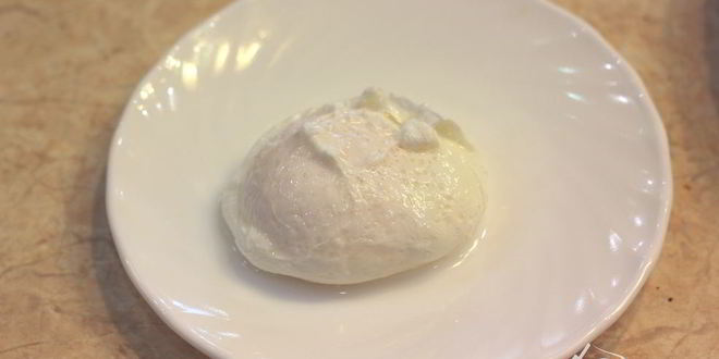 Рецепт брускетты с фасолью, рикоттой, шпинатом и яйцом-пашот