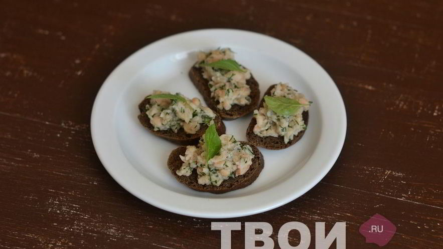 Рецепт брускетты с фасолью