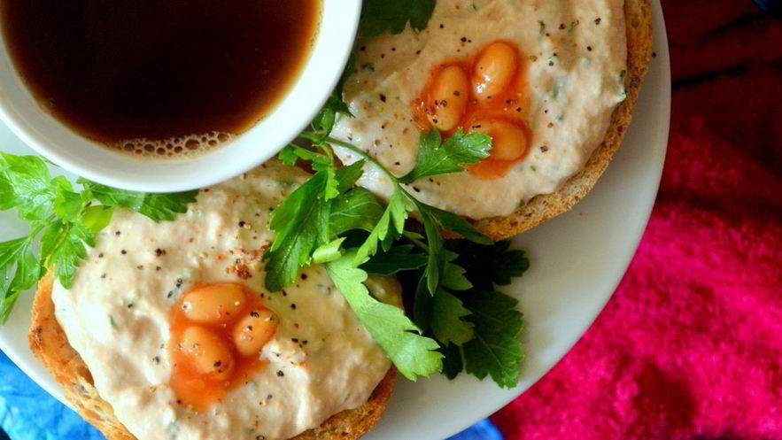 Рецепт брускетты с горбушей и фасолью