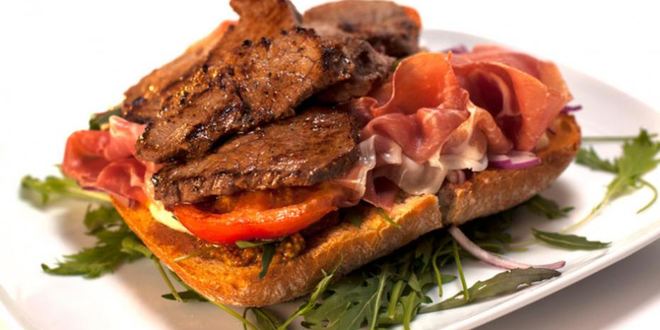 Рецепт брускетты с говядиной и пармской ветчиной