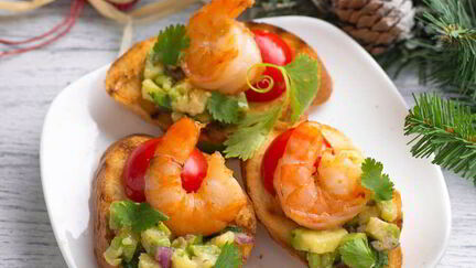 Рецепт Брускетты с гуакамоле и креветками