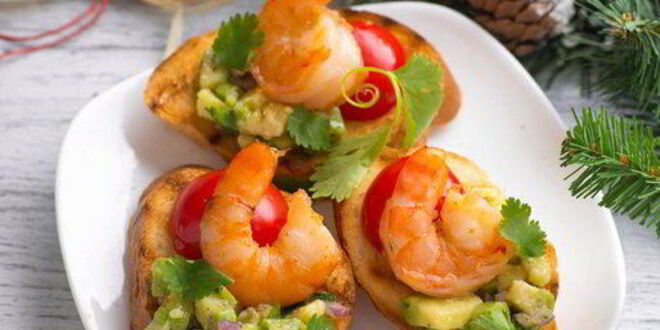 Рецепт брускетты с гуакамоле и креветками