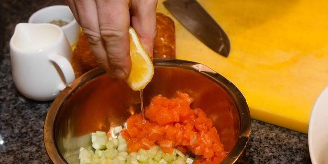 Рецепт брускетты с лососем и сливочным сыром