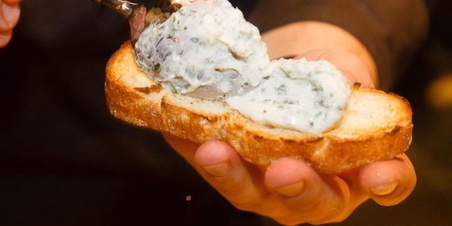 Рецепт брускетты с лососем и сливочным сыром