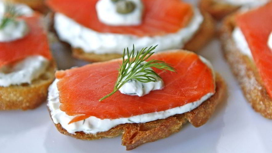 Рецепт брускетты с лососем