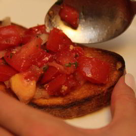 Рецепт Брускетты с помидорами