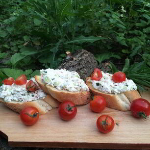 Рецепт Брускетты с рикоттой и паприкой