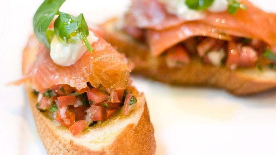 Рецепт брускетты с семгой