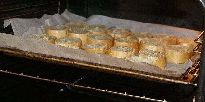 Рецепт брускетты с томатами и авокадо