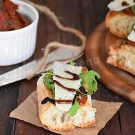 Рецепт Брускетты с вялеными томатами