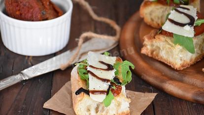 Рецепт Брускетты с вялеными томатами