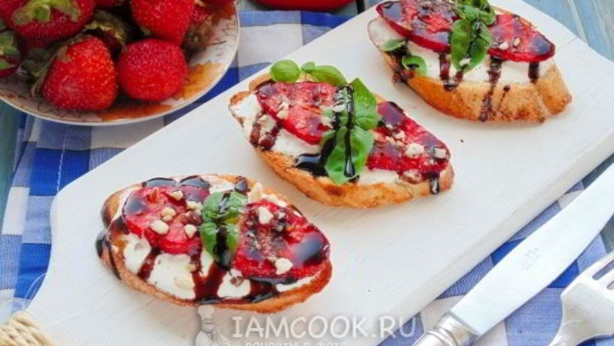 Рецепт брускетт с клубникой и базиликом