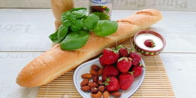 Рецепт брускетт с клубникой и базиликом