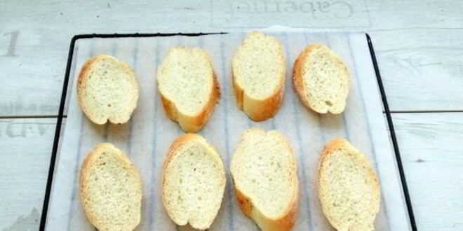 Рецепт брускетт с клубникой и базиликом