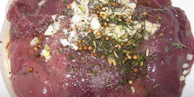 Рецепт брускетт с печенью кролика и винным соусом на кукурузном хлебе