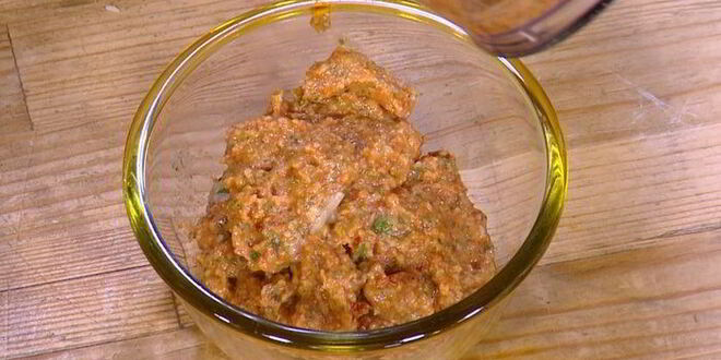 Рецепт бутербродов с курицей, моцареллой и красным песто