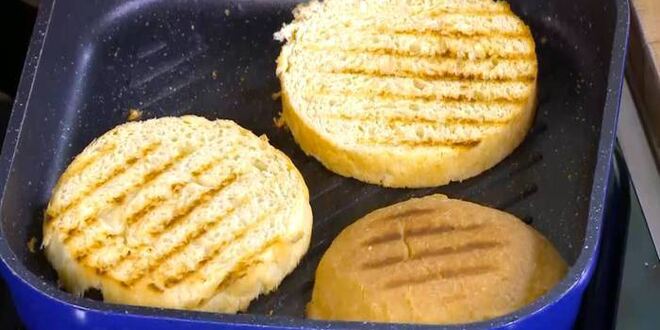 Рецепт сладкой брускетты с рикоттой и клубникой