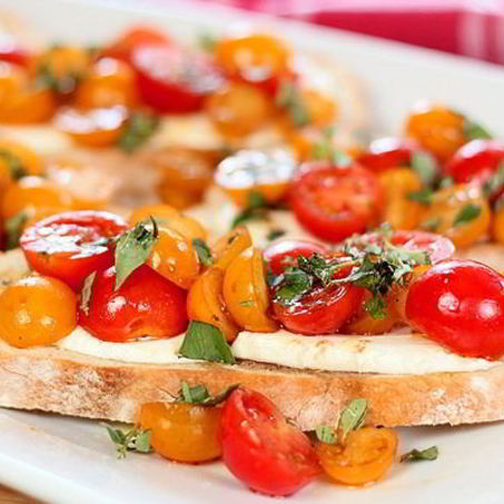 Рецепт Теплой брускетты с помидорами и сыром