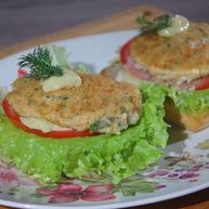 Рецепт Бургеров с котлетками из семги и каперсов