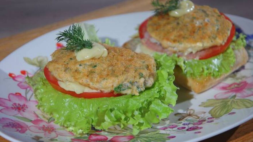 Рецепт бургеров с котлетками из семги и каперсов