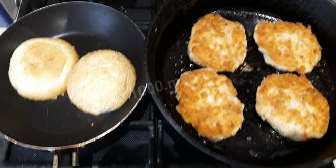 Рецепт бургеров с мясным фаршем, помидорами и листьями салат