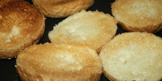 Рецепт бургеров с отварным куриным филе и вялеными томатами