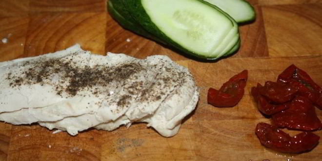 Рецепт бургеров с отварным куриным филе и вялеными томатами