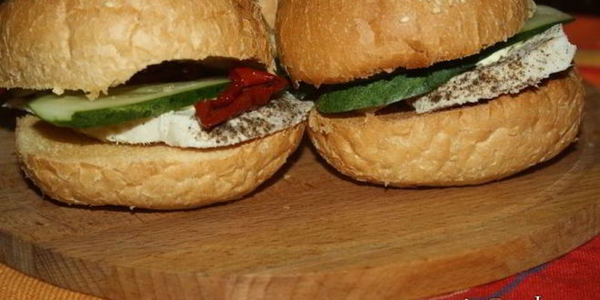 Рецепт бургеров с отварным куриным филе и вялеными томатами