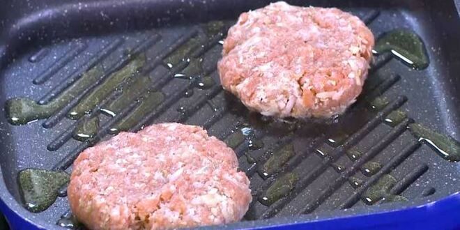 Рецепт открытого сицилийского бургера с помидорами