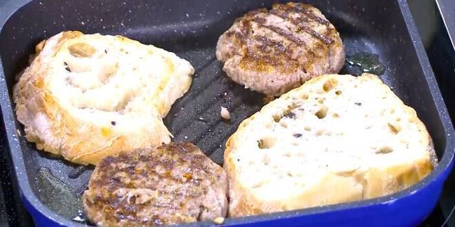 Рецепт открытого сицилийского бургера с помидорами