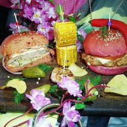 Рецепт Розового бургера с нежнейшей котлетой