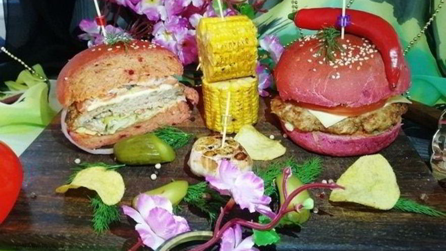 Рецепт розового бургера с нежнейшей котлетой