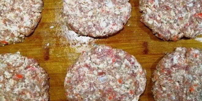Рецепт розового бургера с нежнейшей котлетой