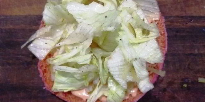 Рецепт розового бургера с нежнейшей котлетой