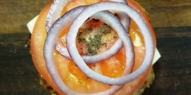 Рецепт розового бургера с нежнейшей котлетой