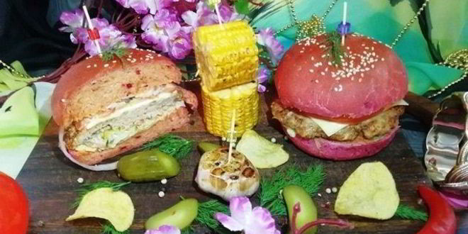 Рецепт розового бургера с нежнейшей котлетой