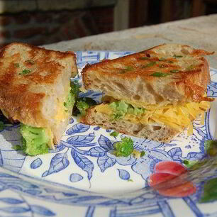 Рецепт Бутерброда с брокколи и сыром